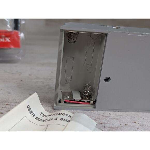 TopiX TV/FM Wireless Audio Transmitter Receiver TE-323 Anthropomorphic Rabbit - Picture 4 of 11